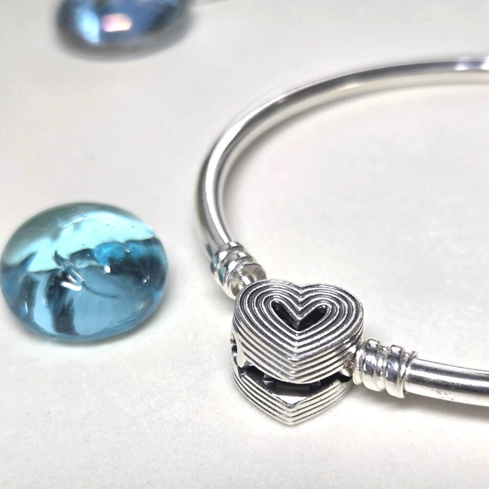 Authentic PANDORA Radiating Heart Clasp Bangle Bracelet Sterling Silver Moments